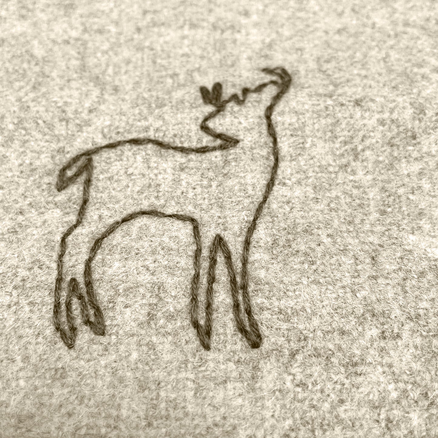 Cuscino Lana Melange ricamo Capriolo - Pronta Consegna