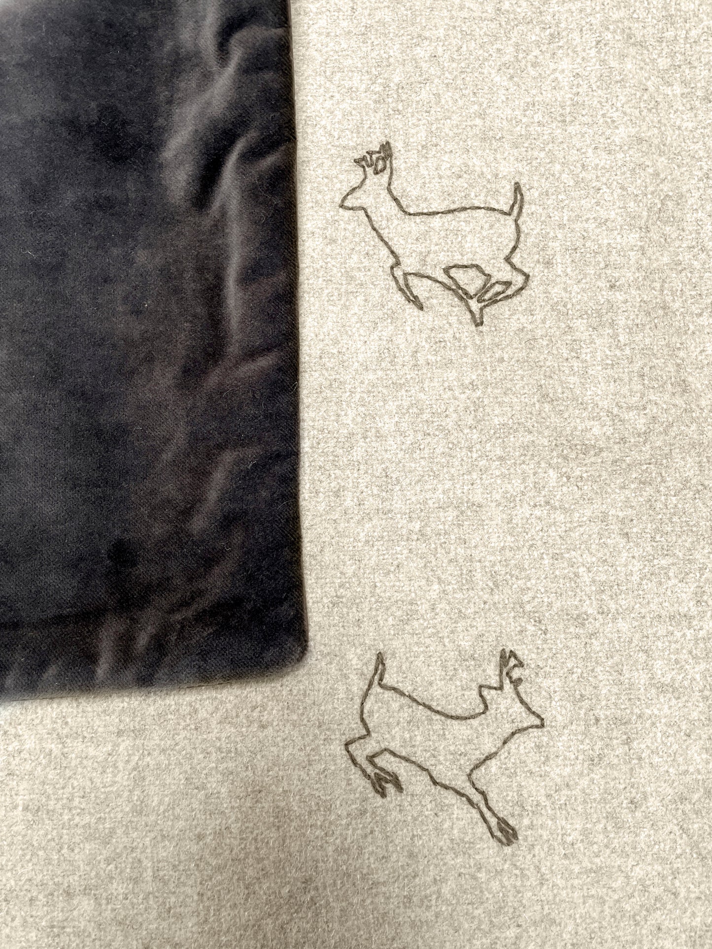 Cuscino Lana Melange ricamo Capriolo - Pronta Consegna