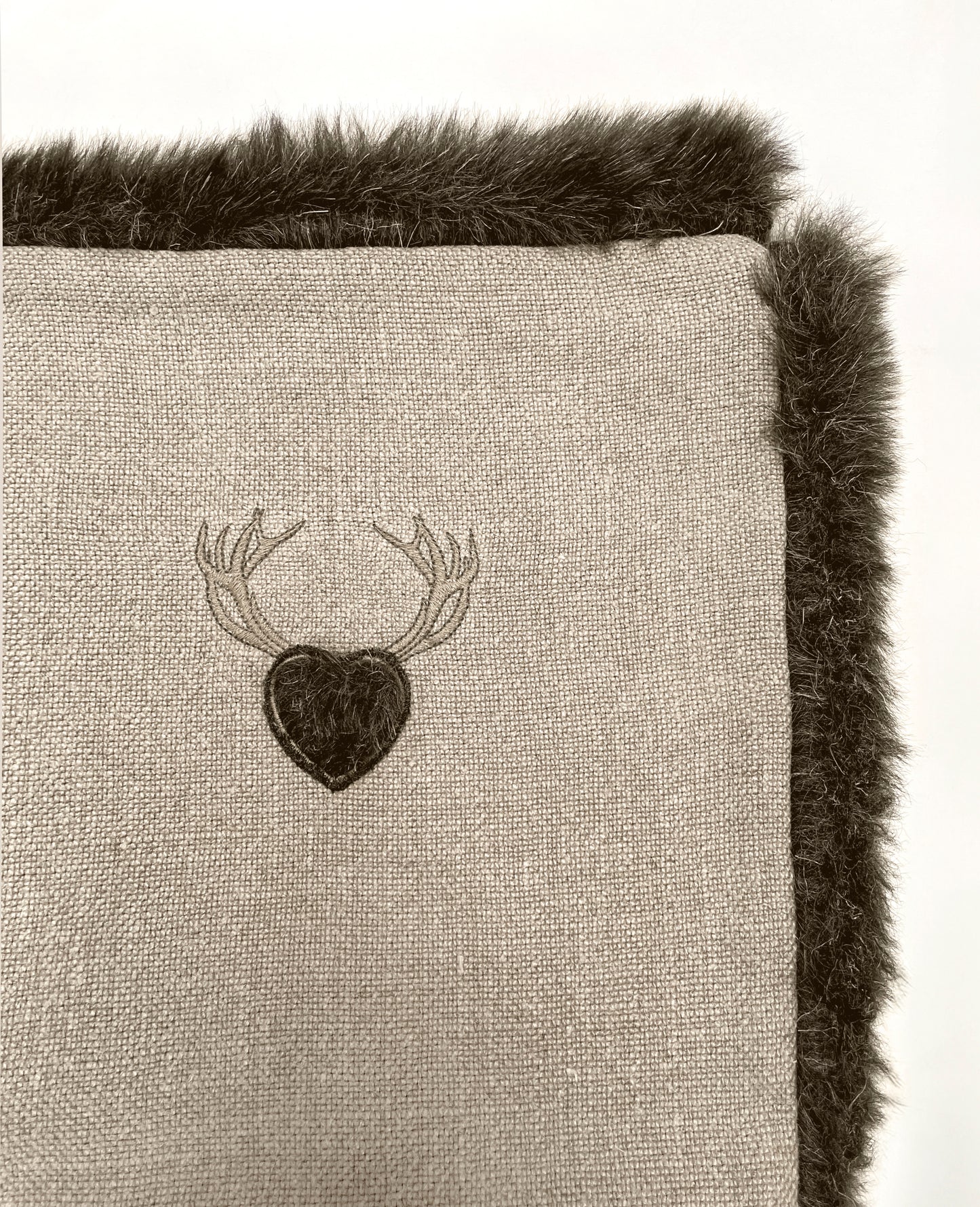 Cuscino lino cuori pelliccia