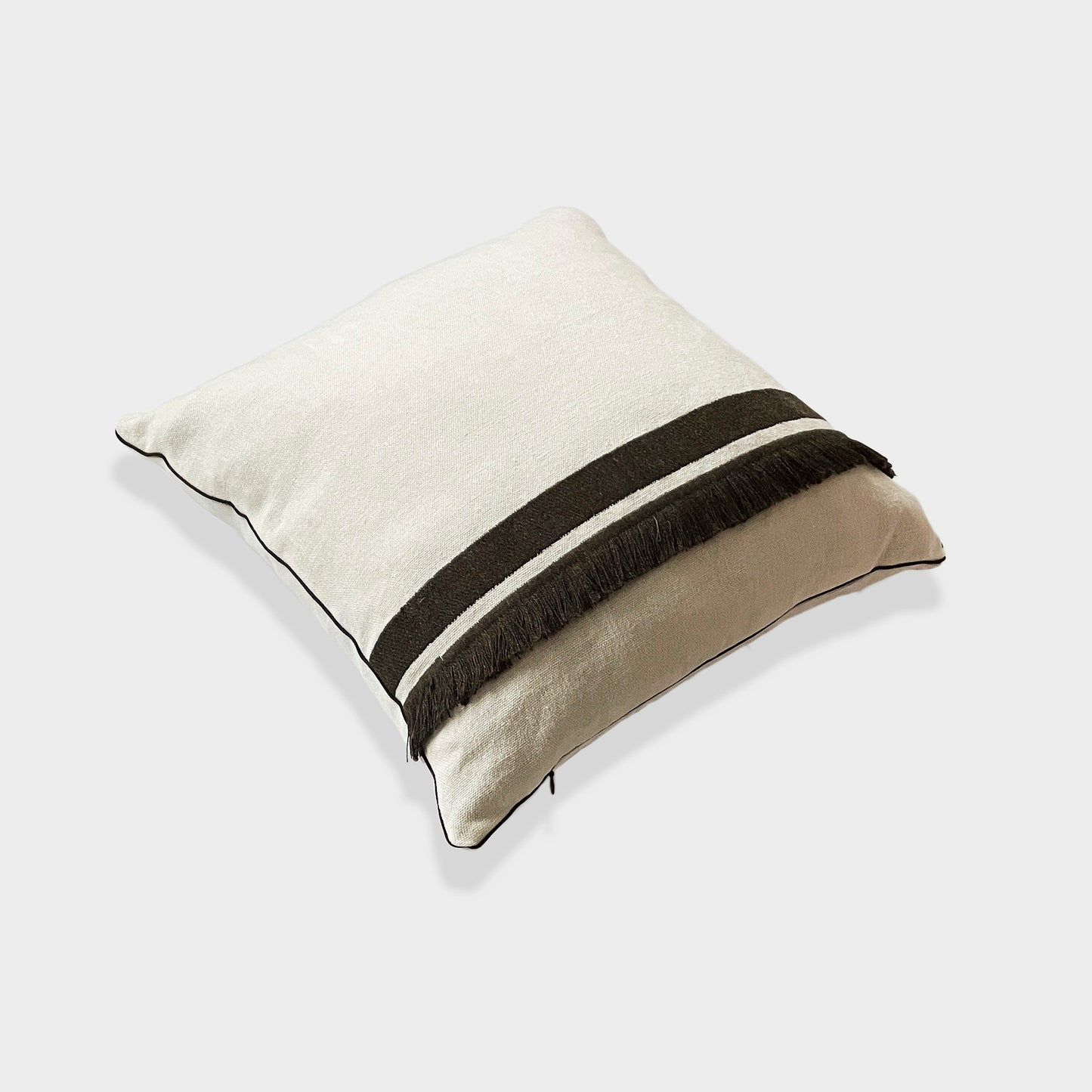 Cuscino in lino con frangia