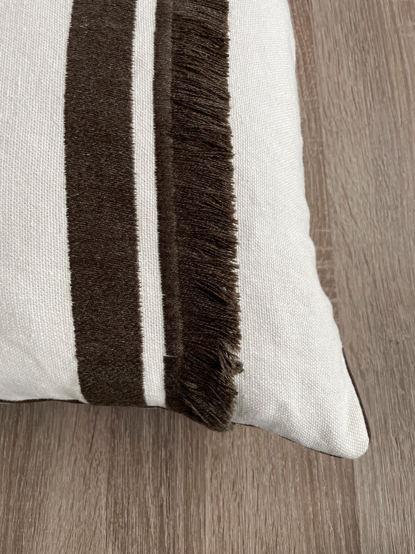 Cuscino in lino con frangia