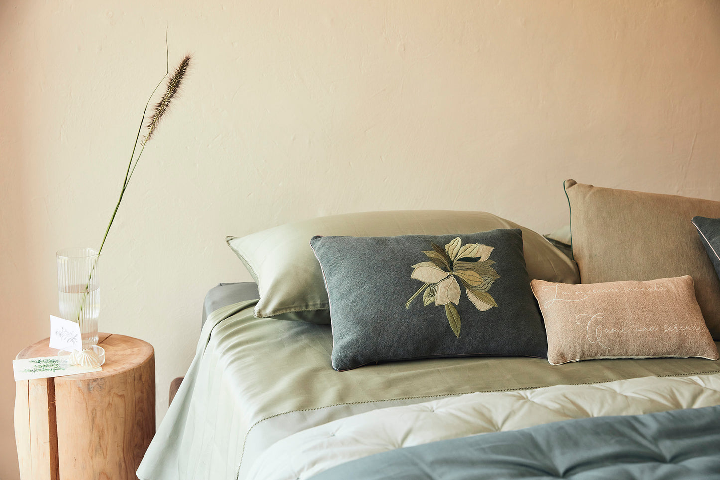 Magnolia embroidery cushion