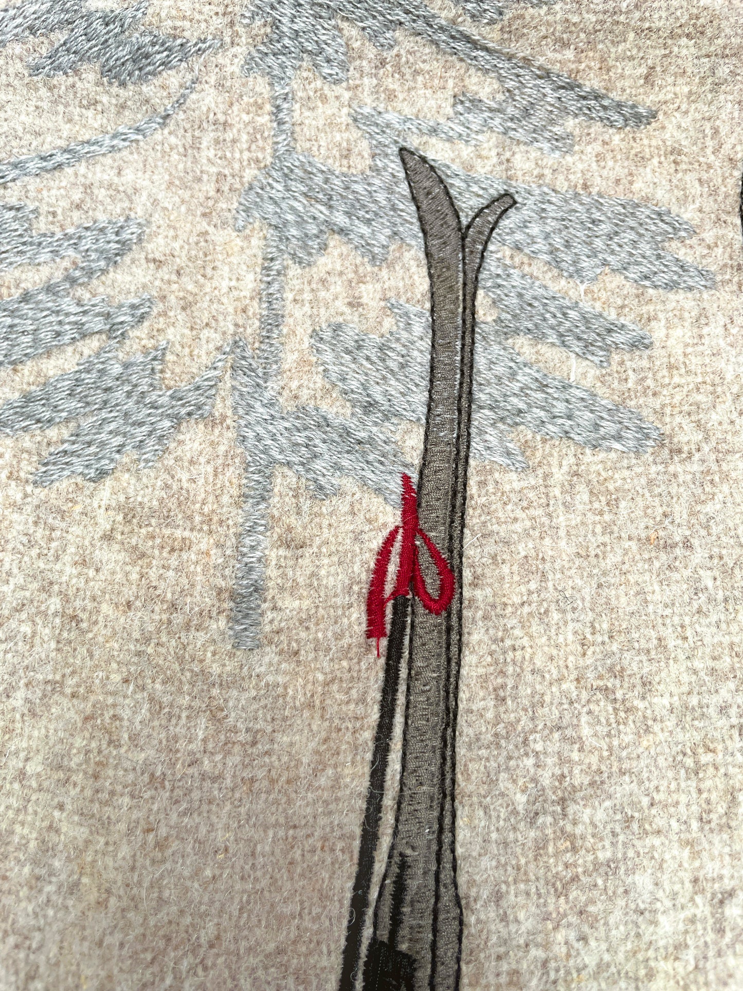 Cuscino lana melange ricamo Sciatrice Vintage tra i boschi