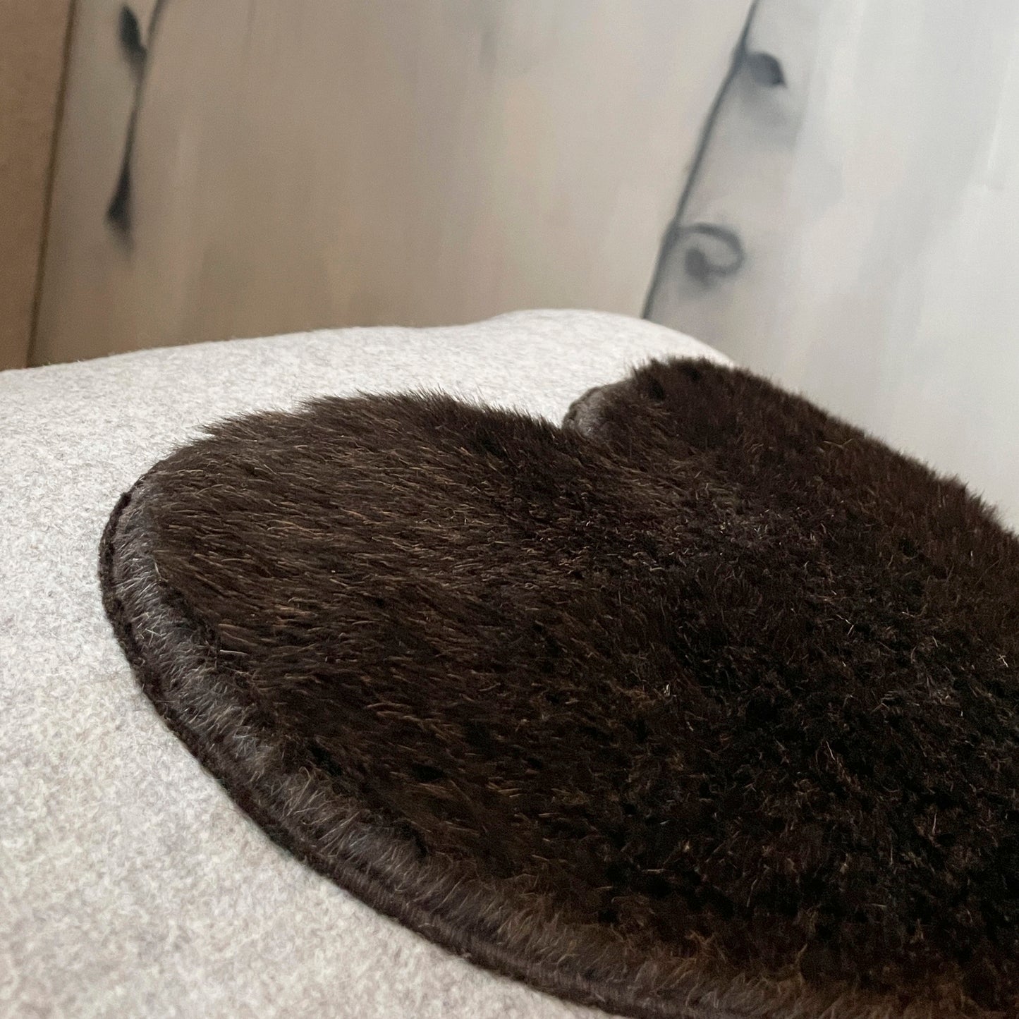 Cuscino lana melange cuore pelliccia