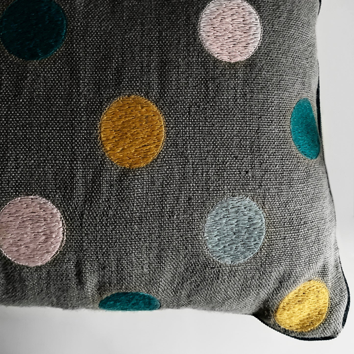 Cuscino Vivere Vintage ricamo bolle