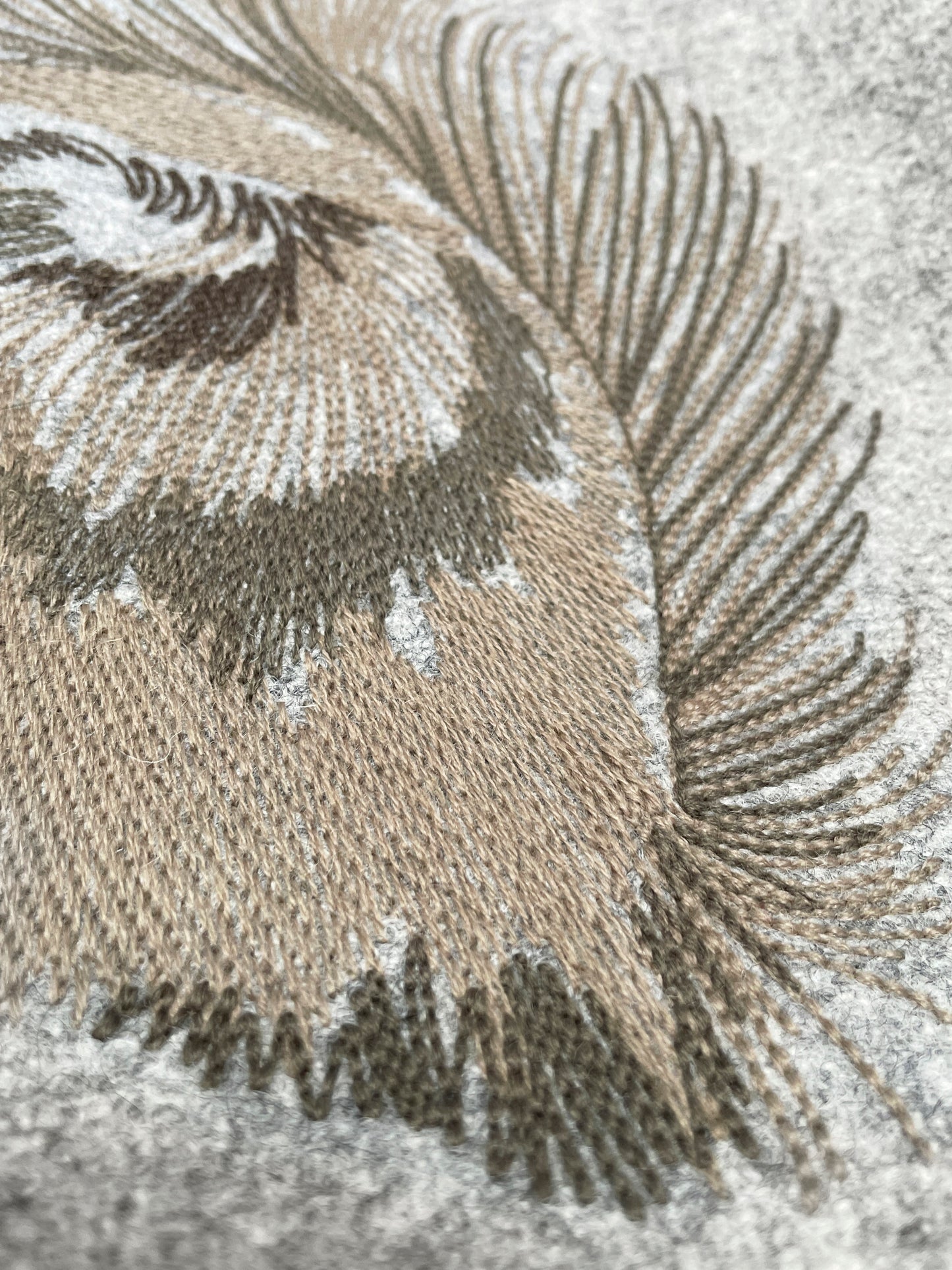 Coussin en laine mélangée avec broderie coll. PORTRAITS d'écureuil