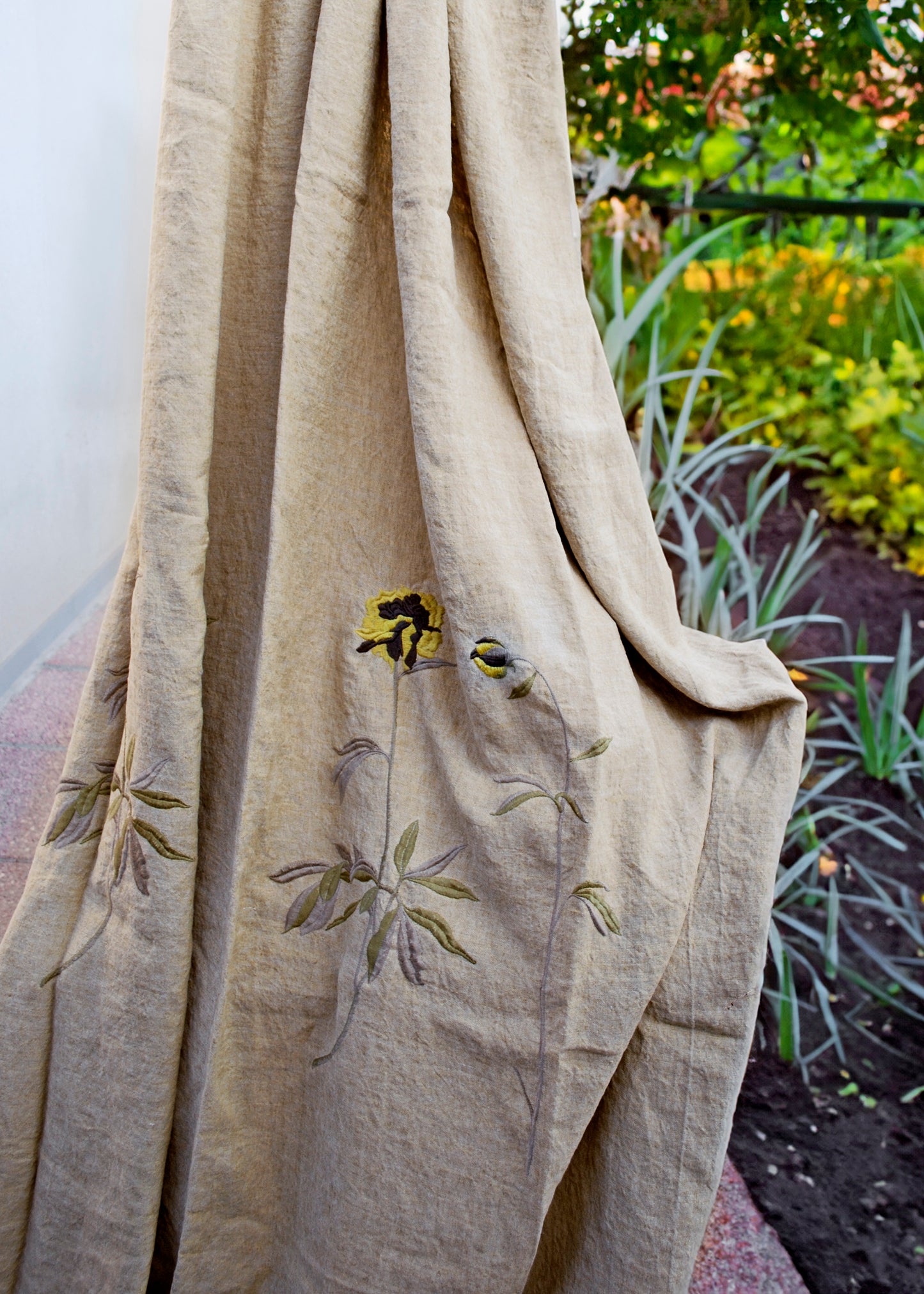 Peony embroidery curtain