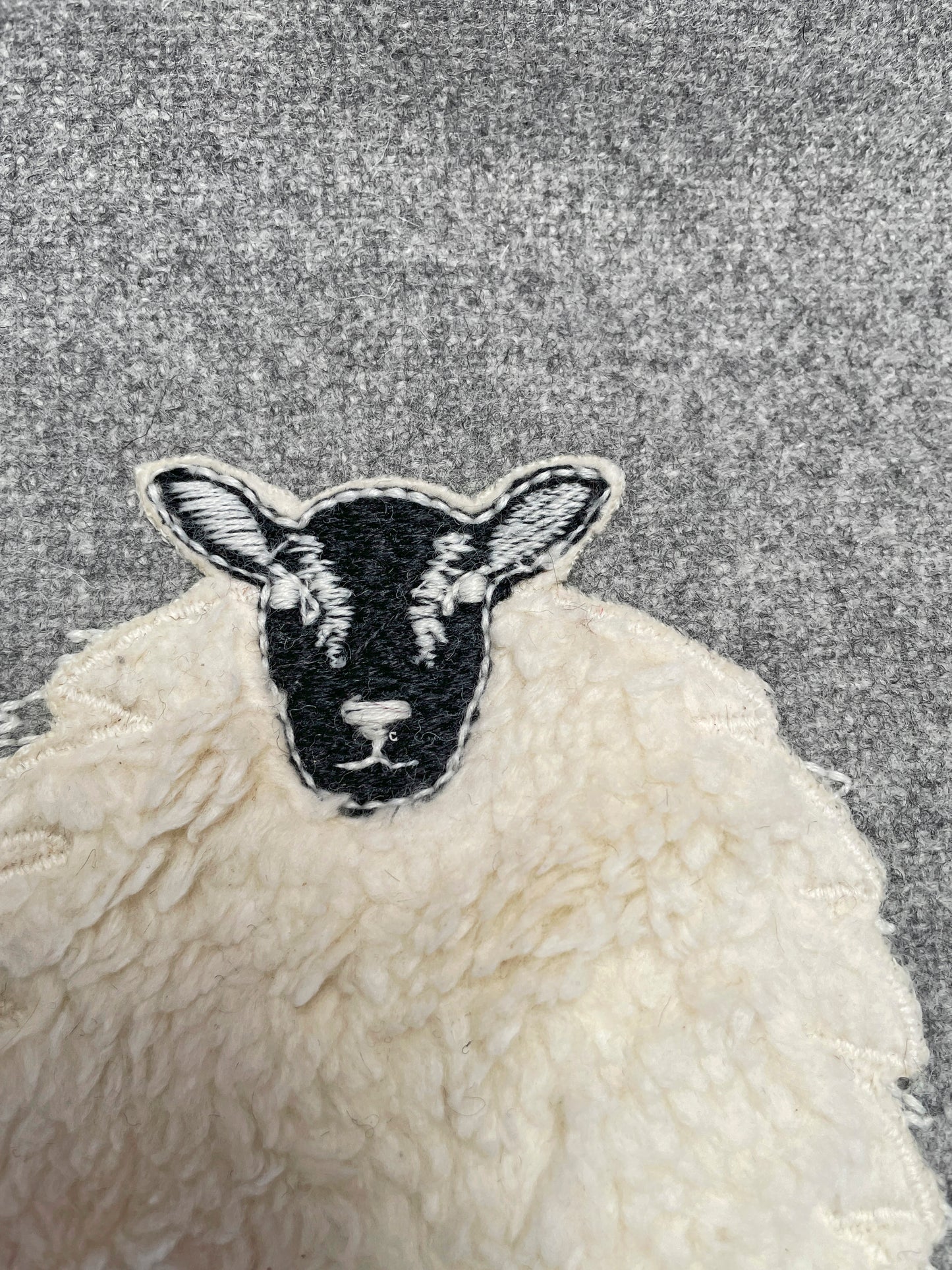 Coussin mouton en laine mélangée