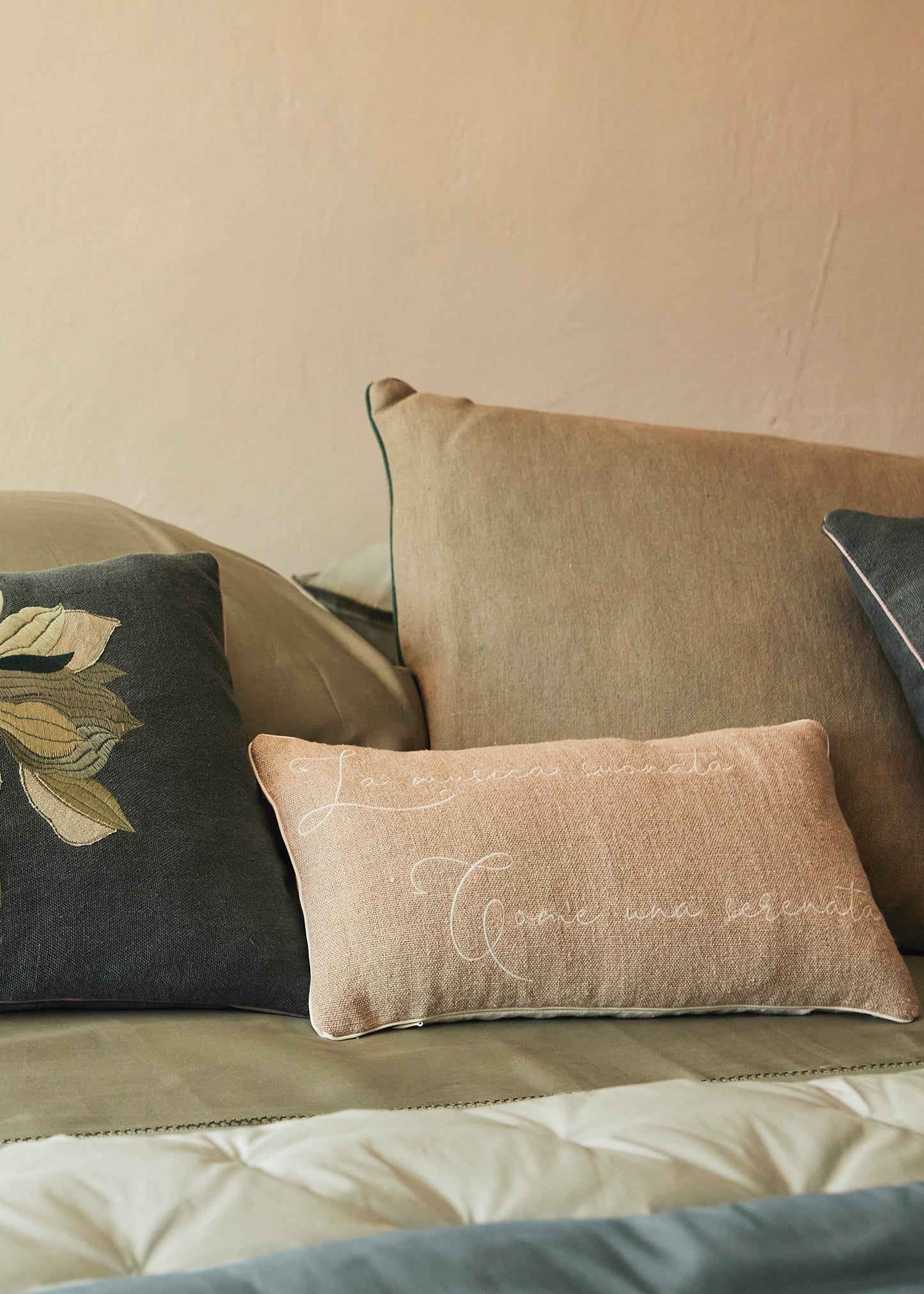 Music embroidery cushion