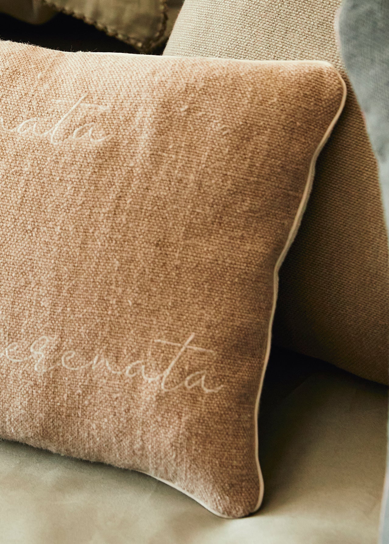 Music embroidery cushion