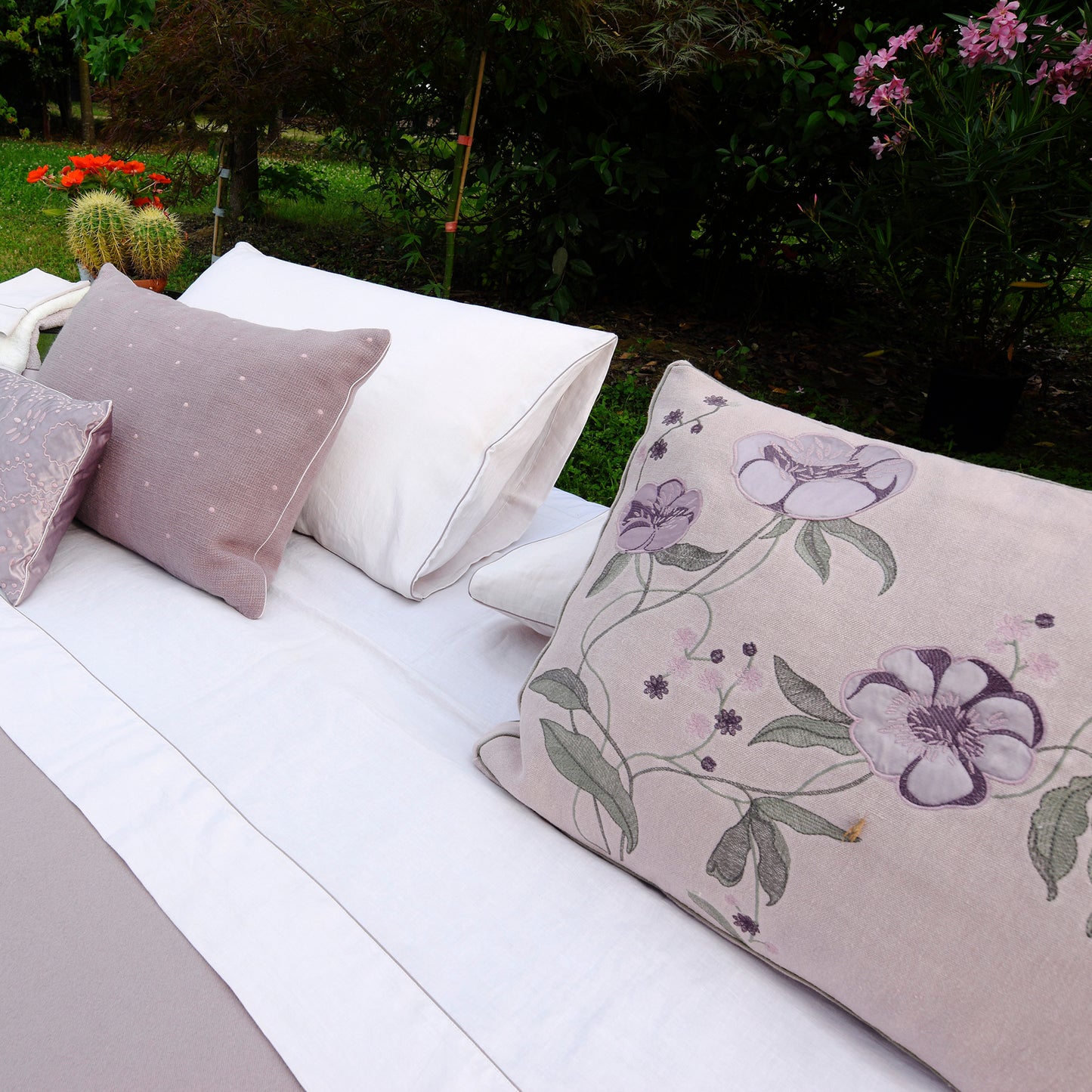 Vivere Vintage Anemones Cushion