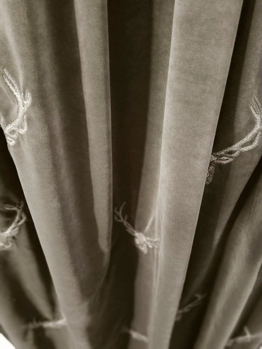 Deer velvet curtain 