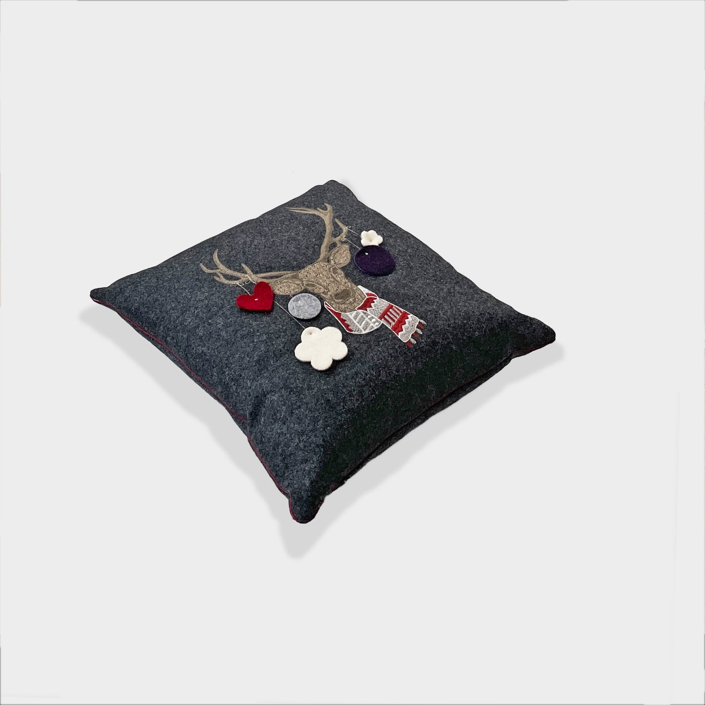 Coussin en laine mélangée avec broderie de cerfs joyeux