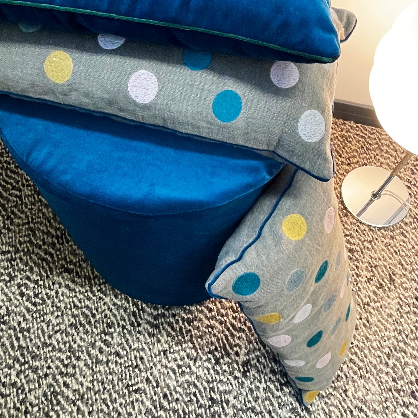 Cuscino Vivere Vintage ricamo bolle