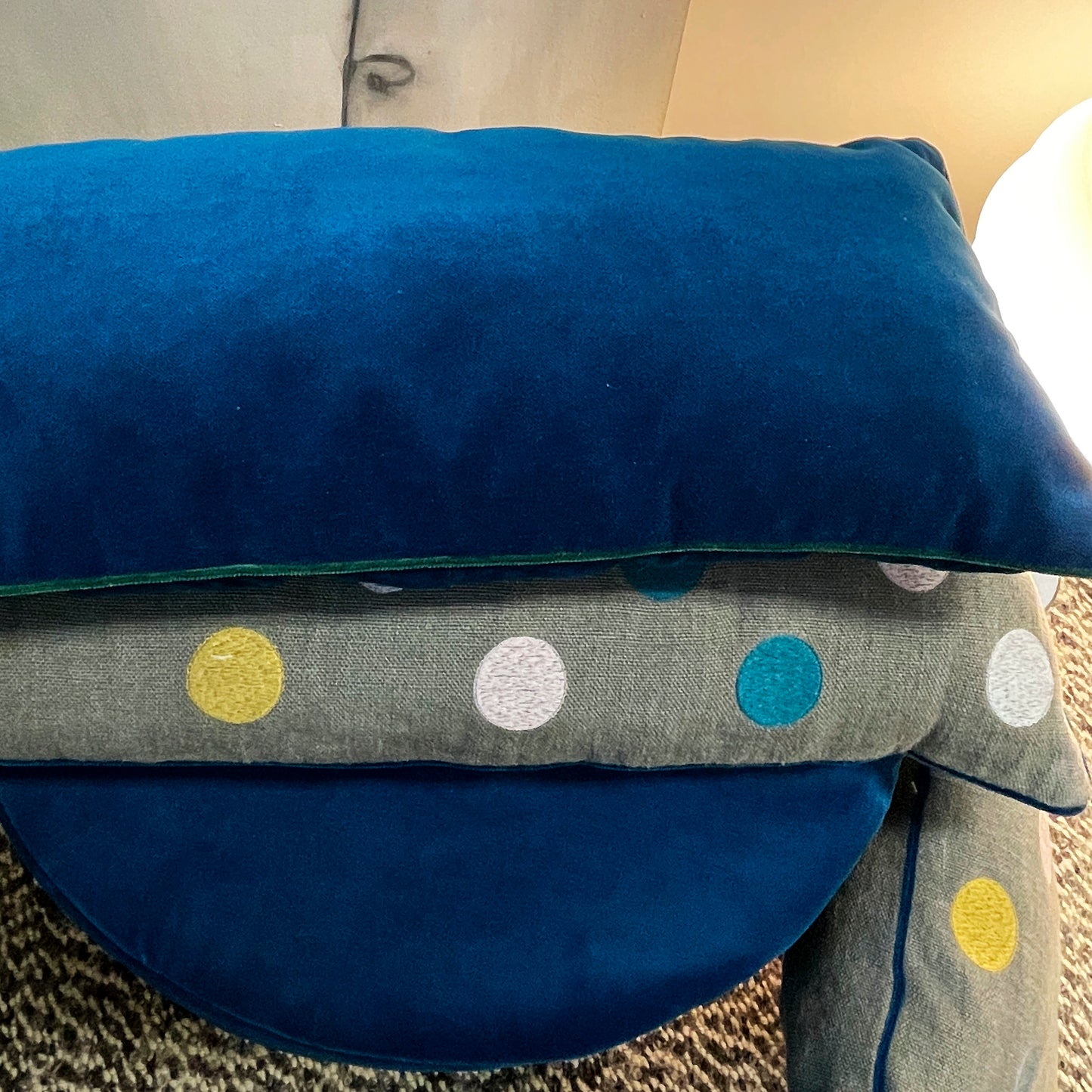 Cuscino Vivere Vintage ricamo bolle